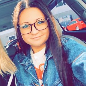 Meet your Posher, Monica